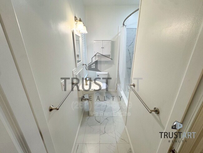 Building Photo - 910 N 41st St