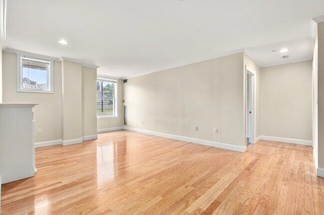 Building Photo - 73 Chelsea St