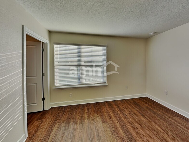 Building Photo - 524 Pine Terrace Dr