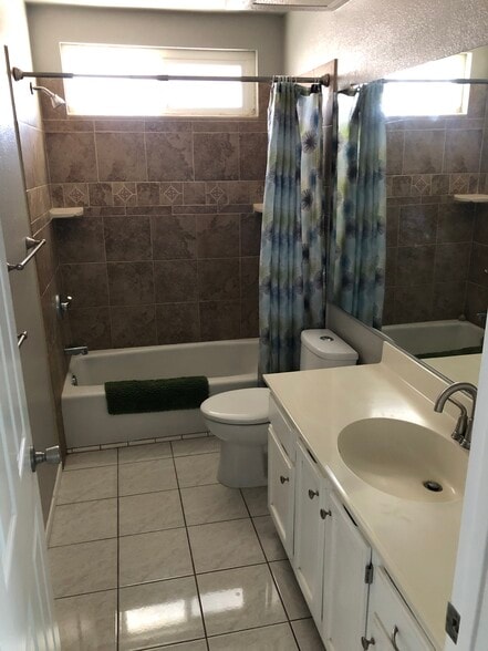 Upstairs Bathroom - 29093 River Run Ln