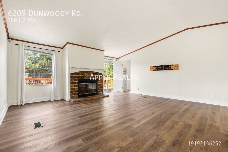 Building Photo - 6209 Dunwoody Rd