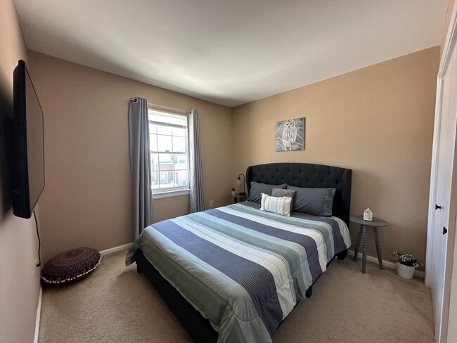 Building Photo - 2 bedrooms, 1.5 bathrooms