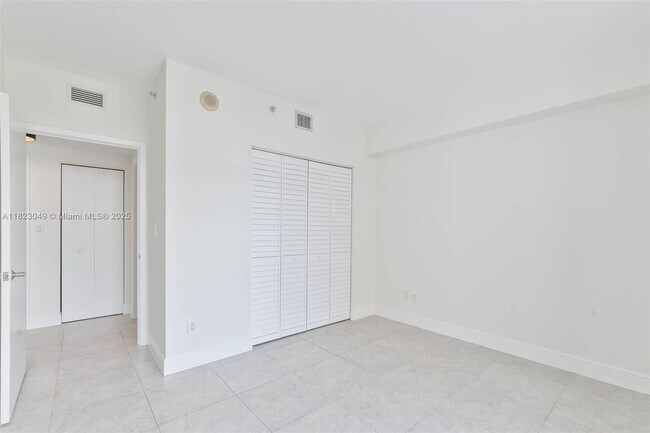 Building Photo - 325 Biscayne Blvd