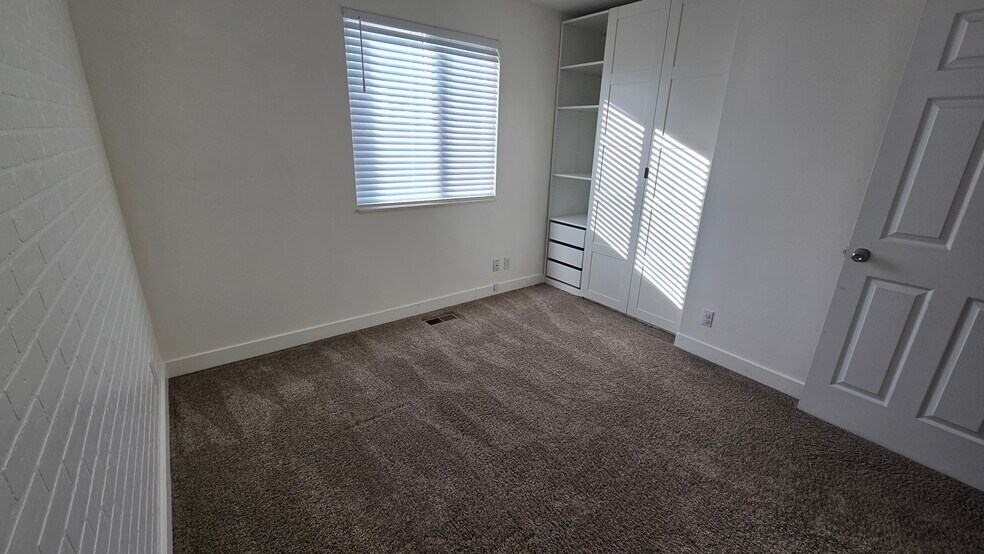 Building Photo - 2504 W Pine Needle Pl