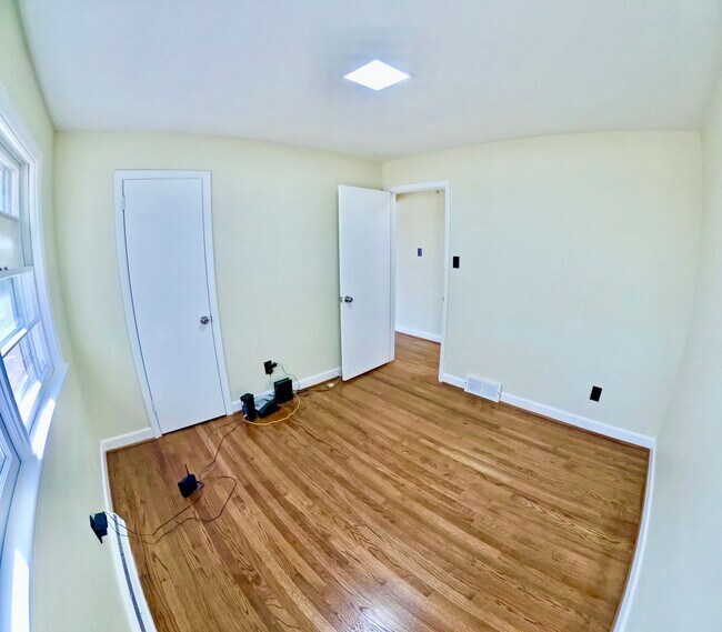 Building Photo - Beautiful 3 Bed 2 Bath Home Located In Greensboro