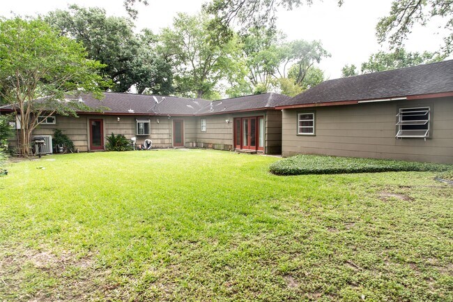 Building Photo - 5564 Aspen St