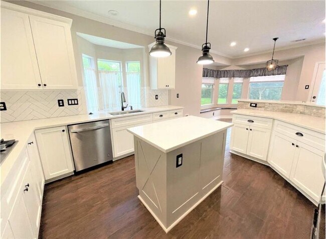 Building Photo - 16407 Stone Prairie Dr