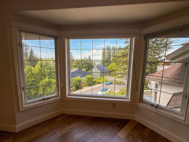 Building Photo - 4bd/3.25ba Seattle House