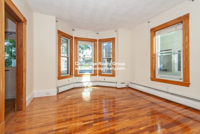 Primary Photo - 77 Amory St