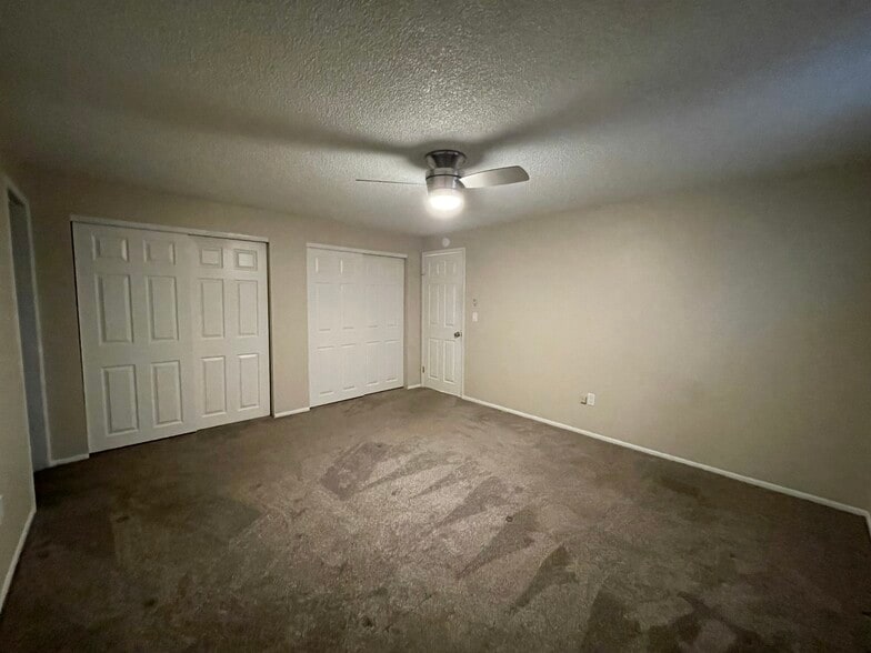 Master bedroom with two huge closets - 46398 Max Harder Rd N
