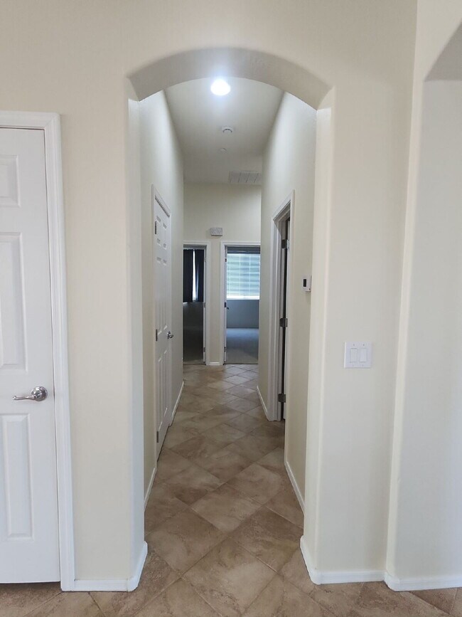 Building Photo - "Charming 3-Bed with 2 Full Baths and 2,162 Sq Ft of Comfort in Vistancia Village Peoria, AZ!"