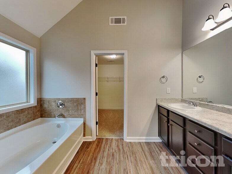 Building Photo - 7020 Prune Ln