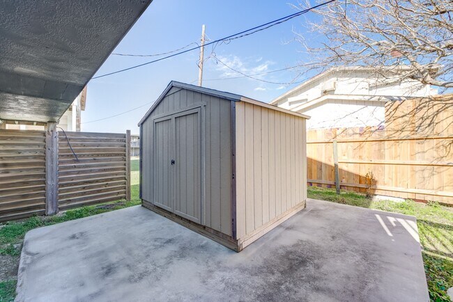 Building Photo - 4211 Surf Dr