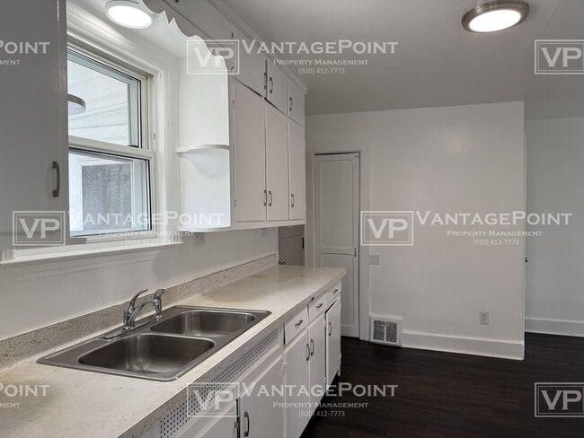 Building Photo - 700 S Baird St