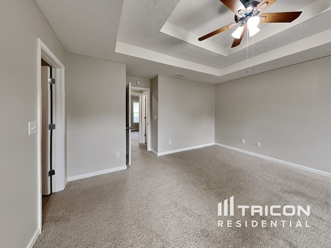 Building Photo - 347 Royal Oaks Dr