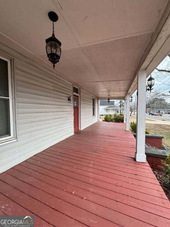 Building Photo - 392 S Cherokee Rd