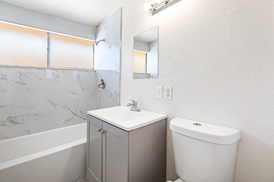 Building Photo - 221 Milinane Dr