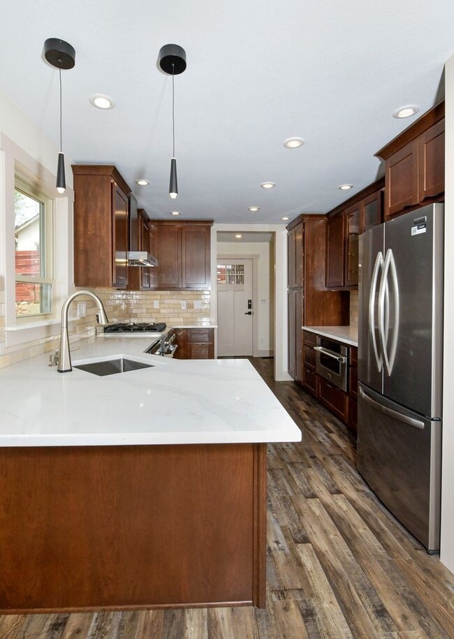 Building Photo - Redstone Cabin featuring Luxury, Convenien...