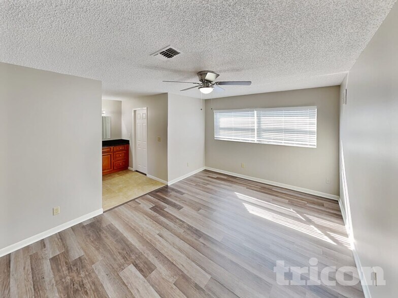 Building Photo - 1924 Derbywood Dr