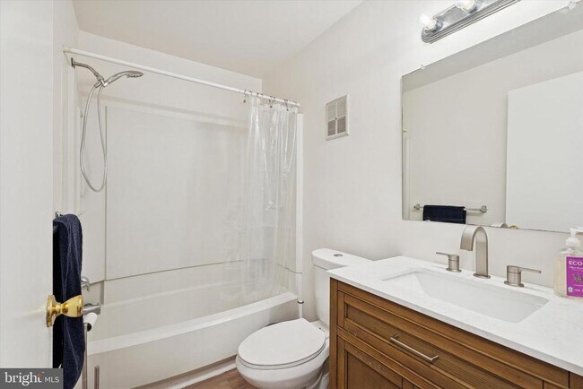 Building Photo - 207 Stockton Ct