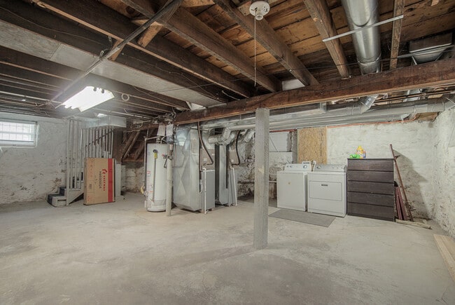 Building Photo - 1145 W 41st Terrace