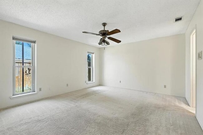 Building Photo - 1506 N Valley Pkwy