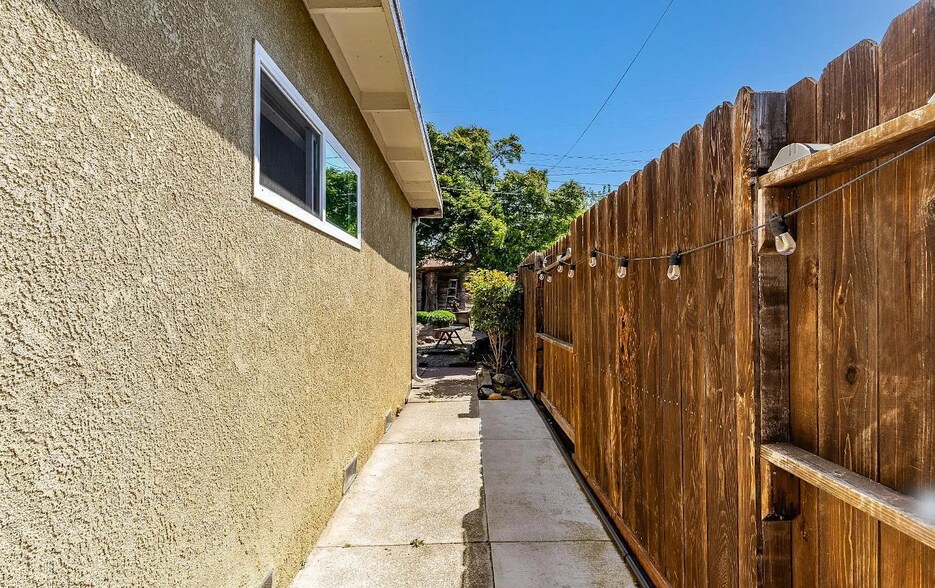 Building Photo - 1034 Caldwell Ave