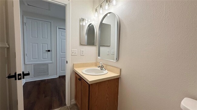 Building Photo - 2568 Aventurine St
