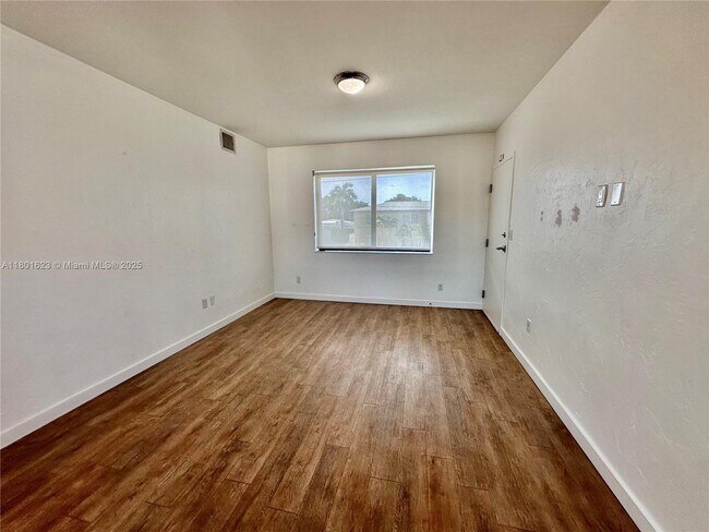 Building Photo - 4204 SW 14th St