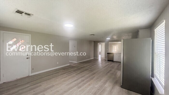 Building Photo - 1224 Plum St