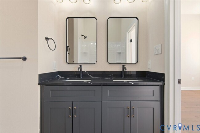 Building Photo - 316 W Clay St