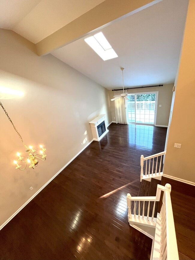 Building Photo - CONTRACT PENDING!! Gorgeous 3-bedroom, 3 f...