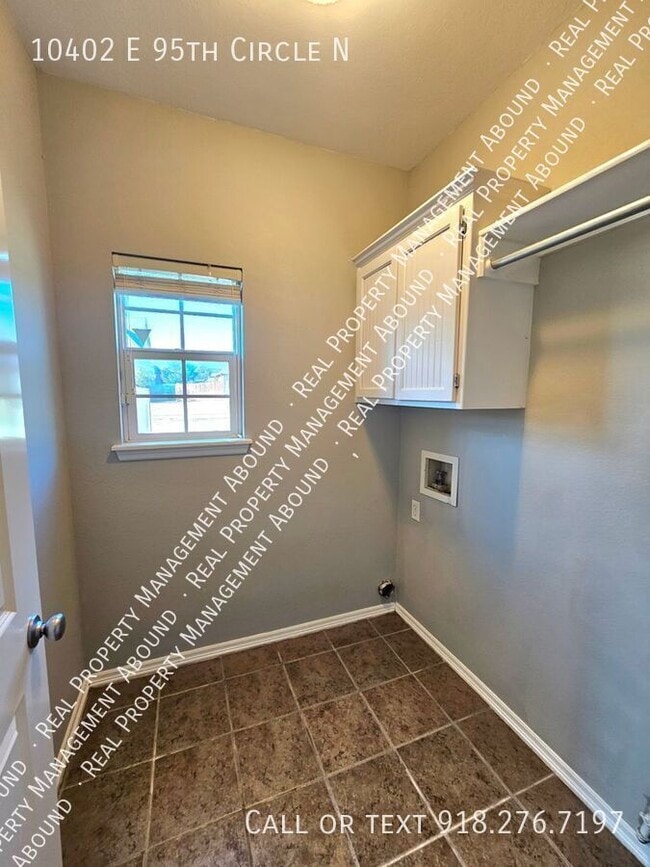 Building Photo - 10402 E 95th Cir N