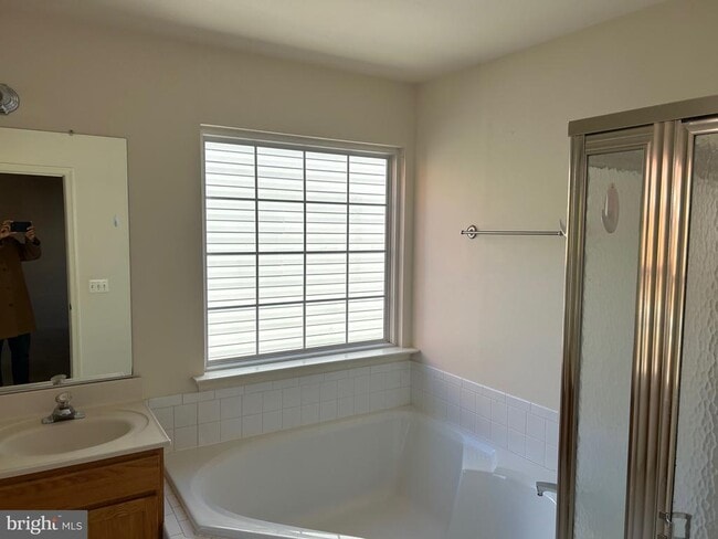 Building Photo - 6821 Hollow Glen Ct