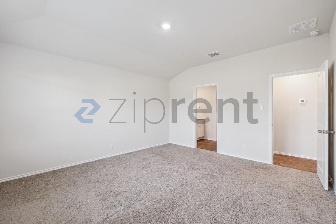 Building Photo - Unit