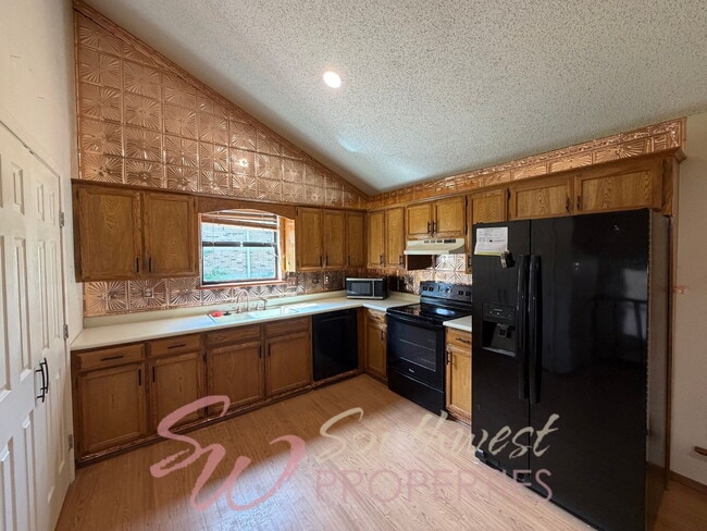 Building Photo - Spacious 3-Bedroom Home in an Established Neighborhood