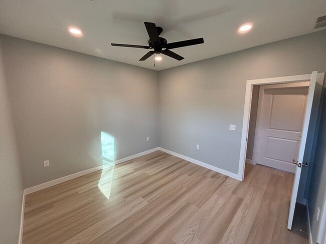 Building Photo - Stunning New Build in Central Manhattan! Available NOW!