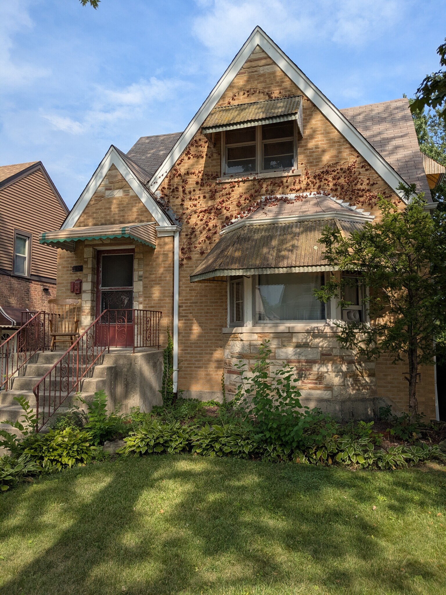 Building Photo - 2345 N Rutherford Ave