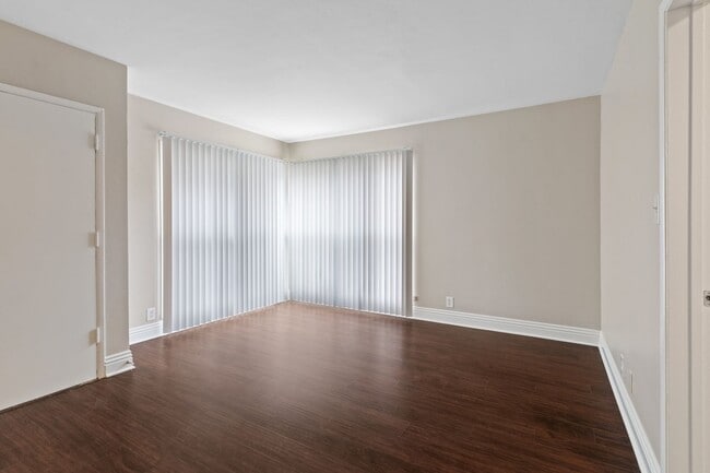 Interior Photo - 201-209 E 12th Street