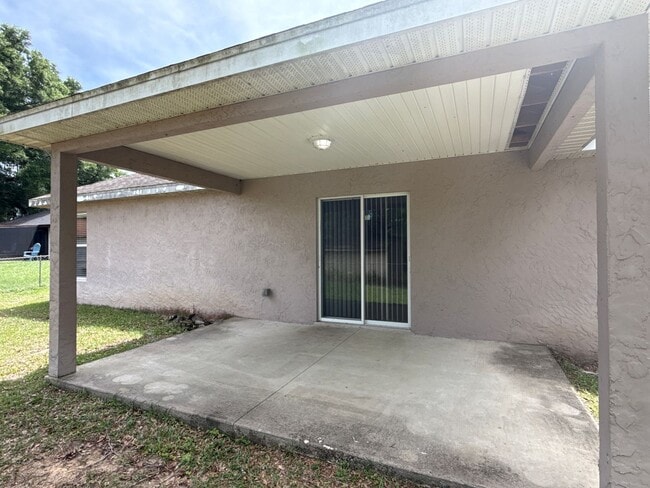 Building Photo - SILVER SPRINGS SHORES 3/2/2