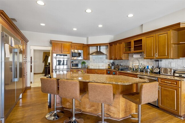 Building Photo - 655 Hibiscus Dr