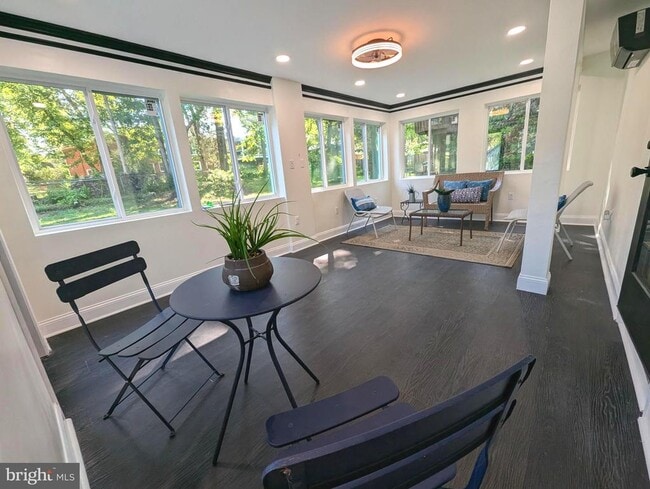 Building Photo - 2208 Wakefield St