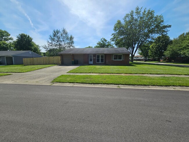 Building Photo - 5 Willow Dr