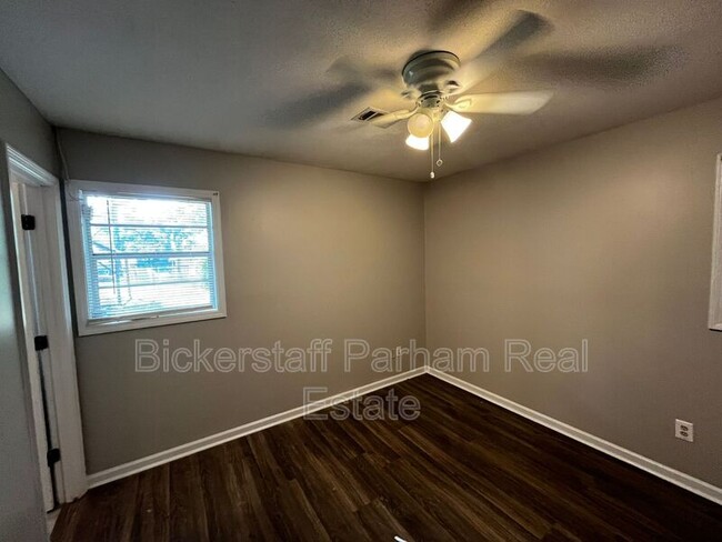Building Photo - 5615 Buxton Dr
