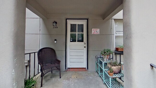 Building Photo - Cute and Charming Apartment in St. Nicholas