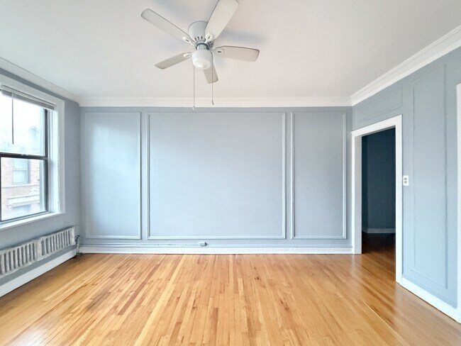 Building Photo - 1369 W Estes Ave