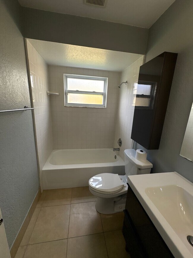 Building Photo - Beautiful 3 Beds 2 Baths home