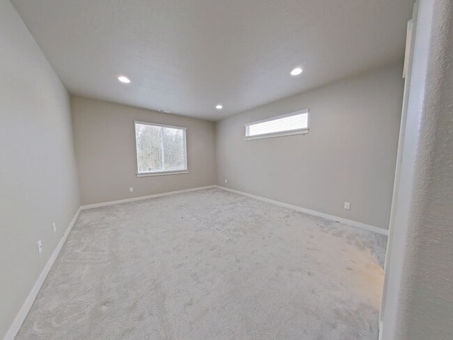 Building Photo - Modern 3 Bedroom House ~ NW Albany ~ Dog F...