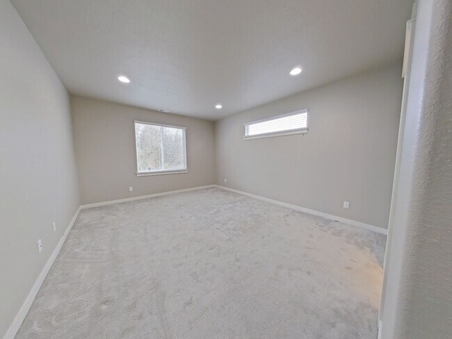 Building Photo - Modern 3 Bedroom House ~ NW Albany ~ Dog Friendly