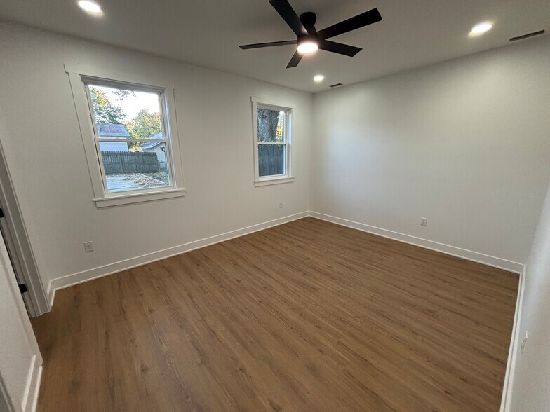 Building Photo - 2821 S Delaware St